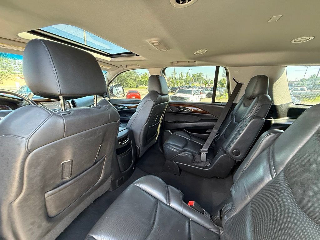 Used 2019 Cadillac Escalade Luxury AWD/4WD image 23