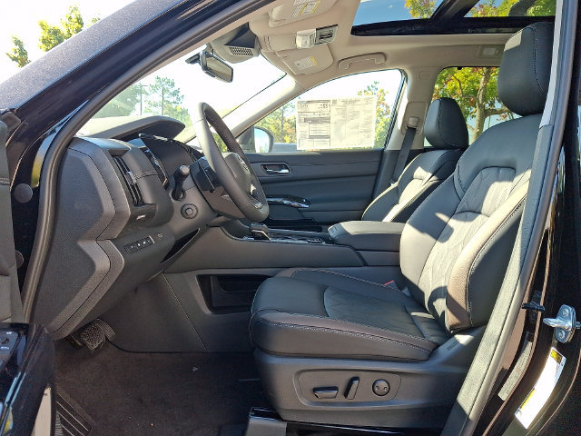 New 2026 Nissan Pathfinder Platinum w/ Accent Package AWD/4WD image 12