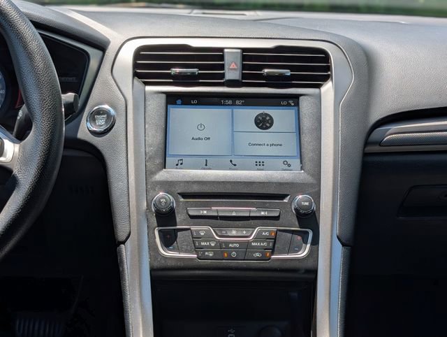Used 2018 Ford Fusion SE w/ Fusion SE Technology Package FWD image 15