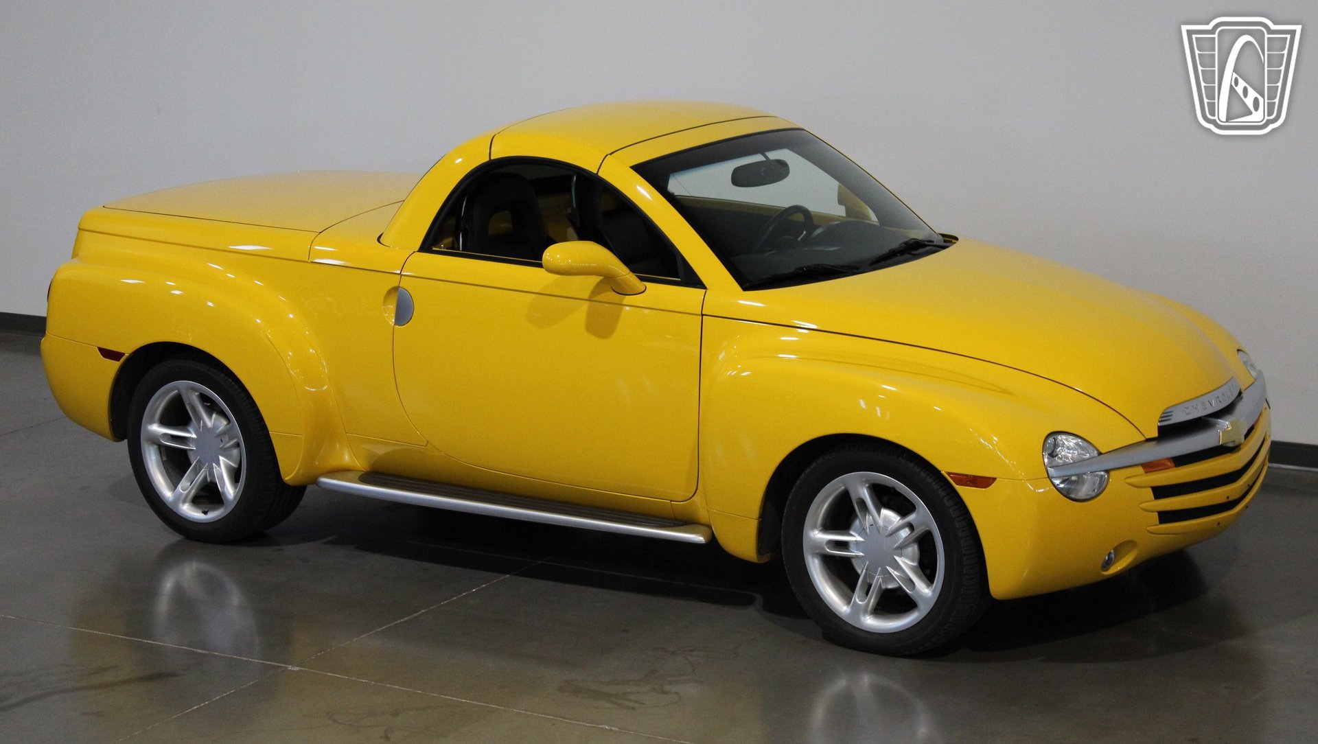 Used 2003 Chevrolet SSR w/ Preferred Equipment Group RWD image 6