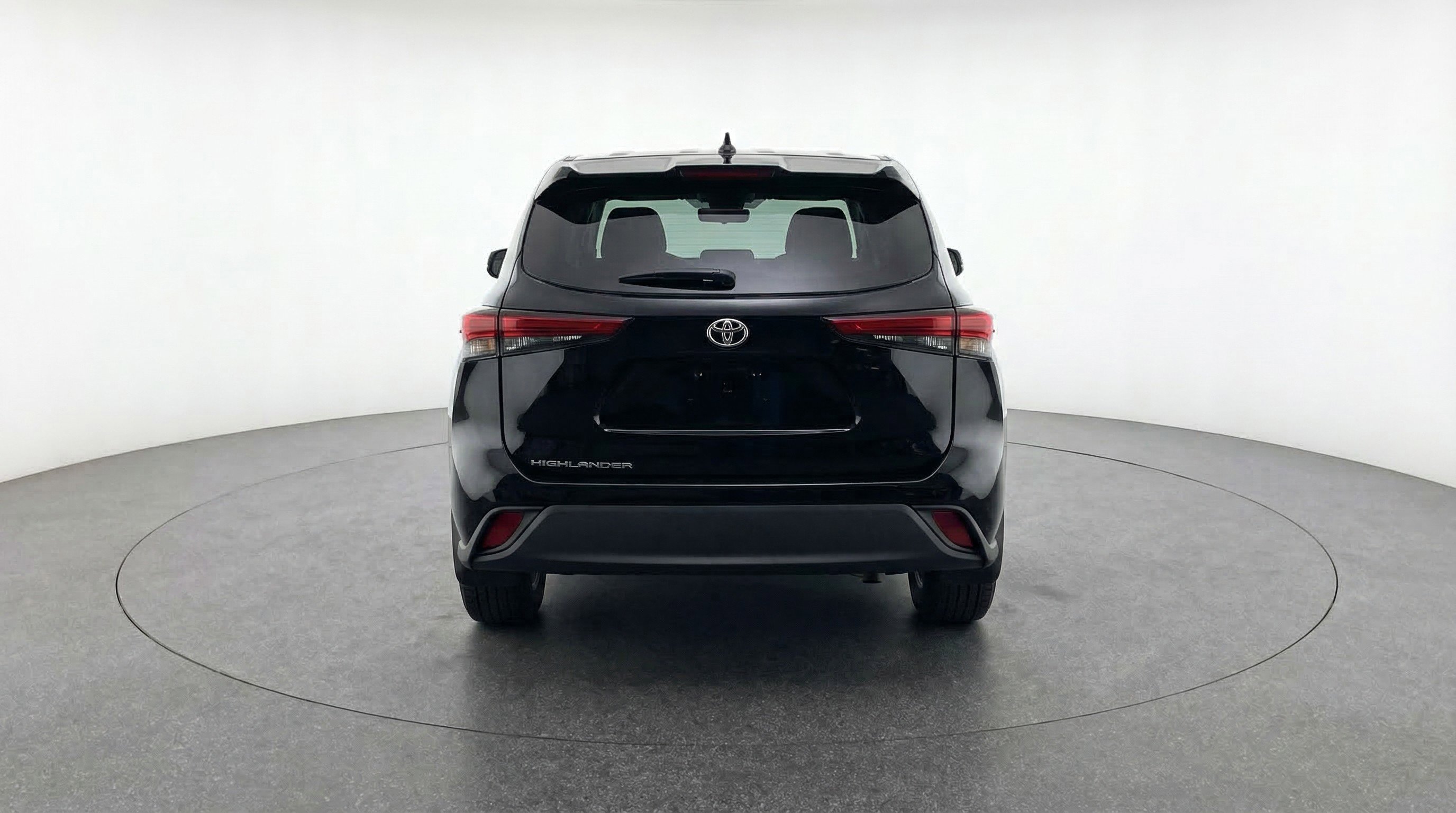 Used 2025 Toyota Highlander LE image 7