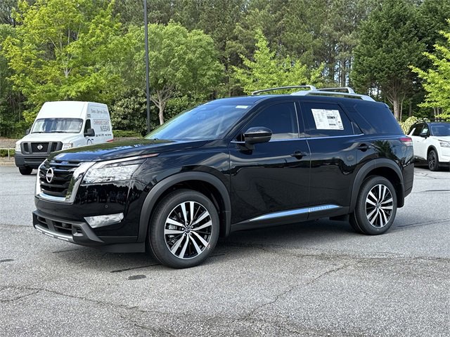 New 2025 Nissan Pathfinder Platinum image 3