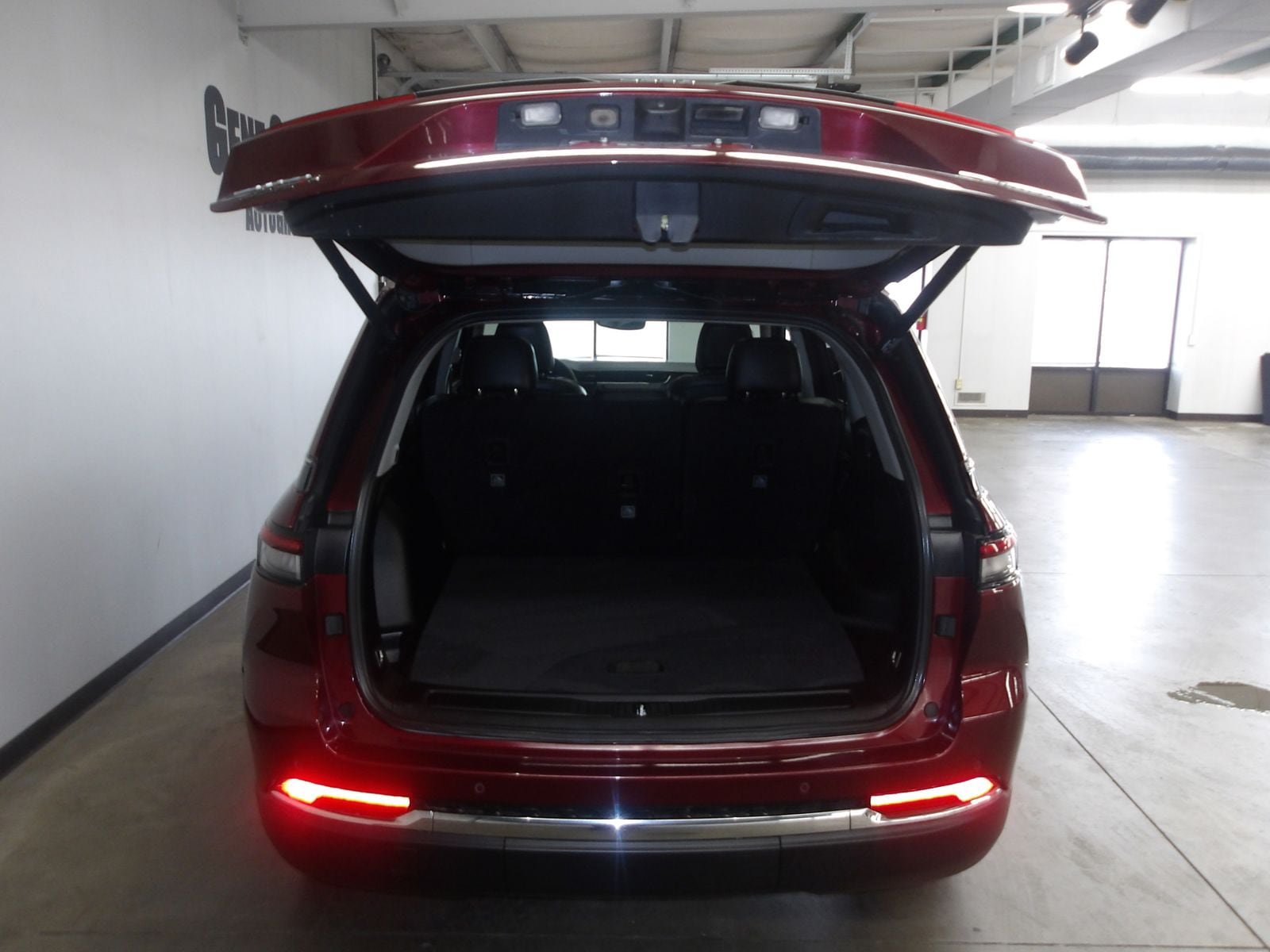 Used 2023 Jeep Grand Cherokee Limited AWD/4WD image 19