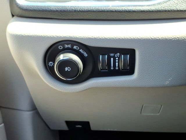 Used 2019 Chrysler Pacifica Limited FWD image 60