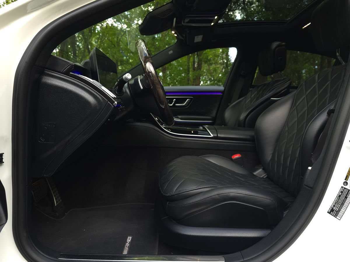 Used 2022 Mercedes-Benz S 580 4MATIC Sedan w/ AMG Line Package image 11