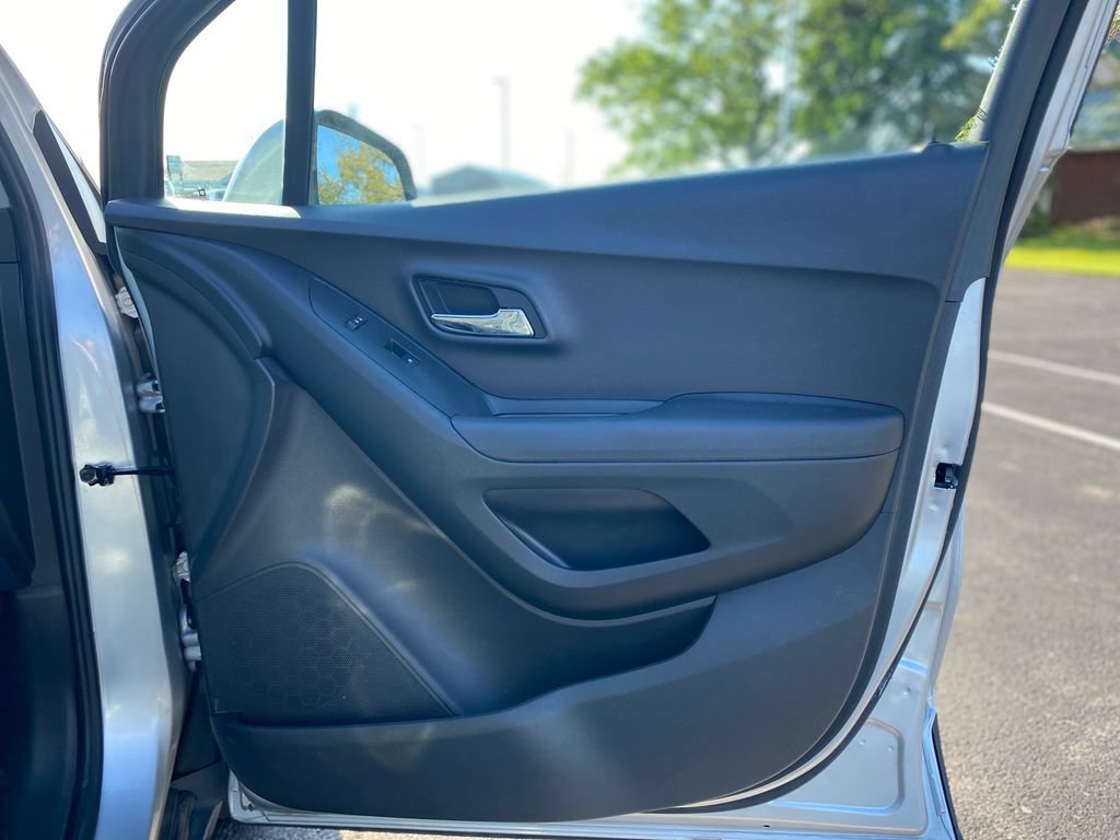 Used 2017 Chevrolet Trax LS FWD image 9