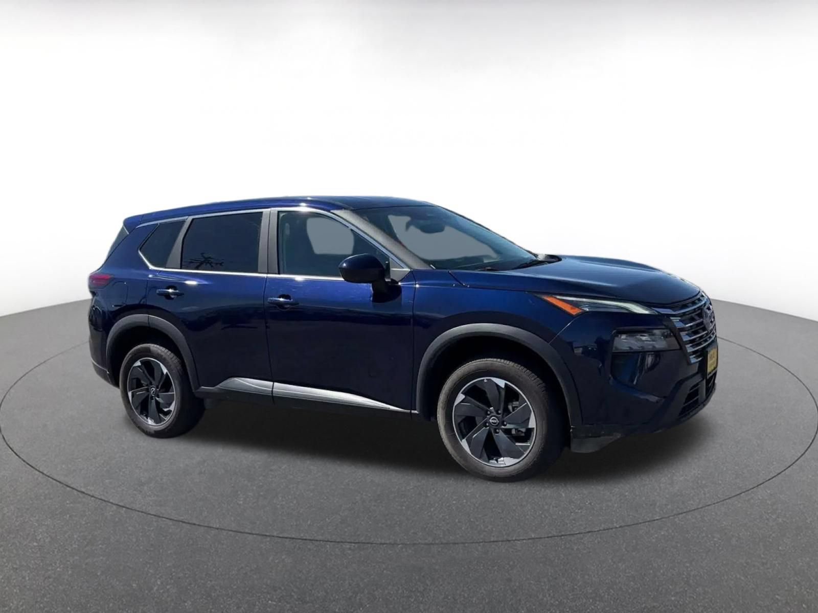 Used 2025 Nissan Rogue SV AWD/4WD image 2