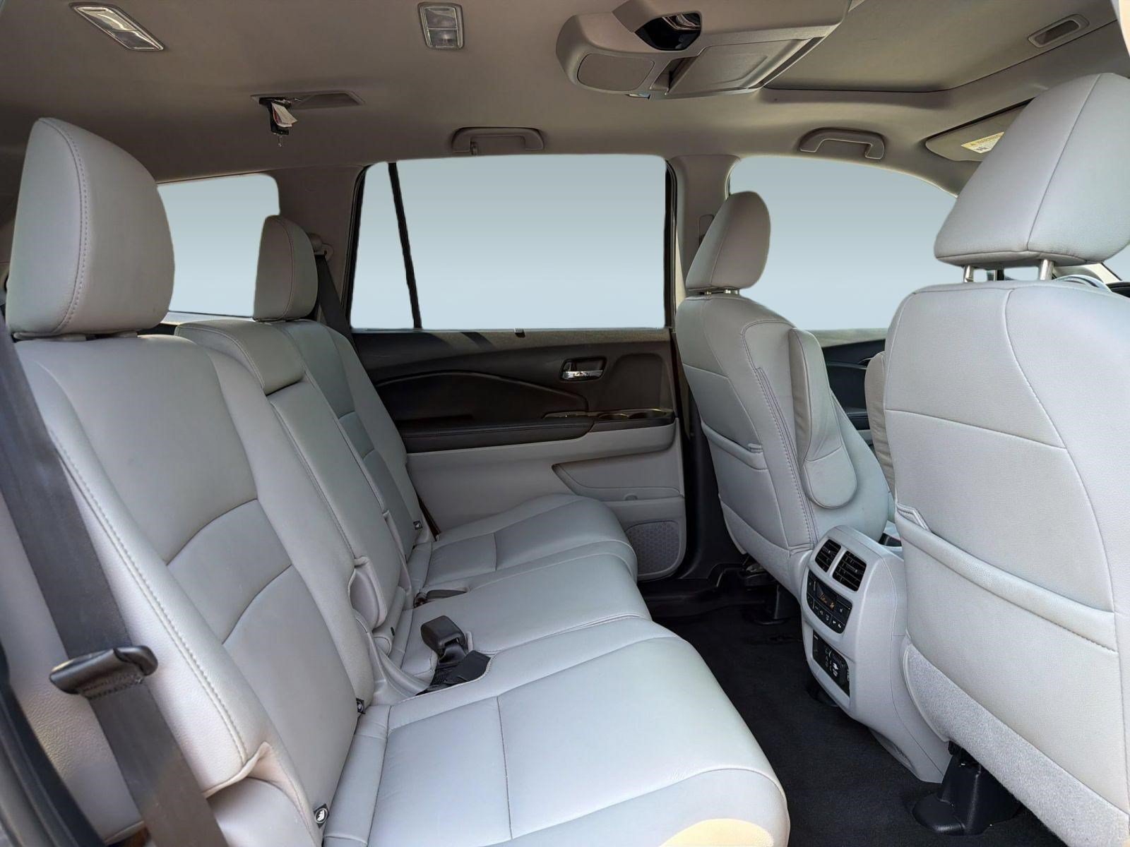 Used 2020 Honda Pilot Touring image 32