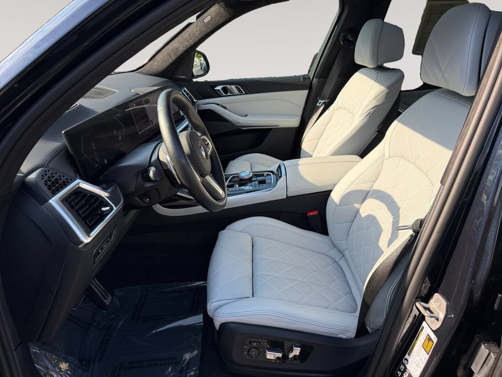 Used 2025 BMW X7 xDrive40i w/ M Sport Package AWD/4WD image 9