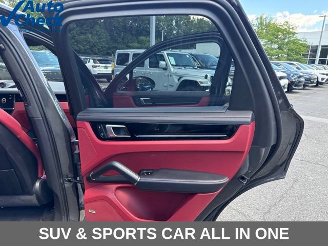Used 2022 Porsche Cayenne AWD/4WD image 34