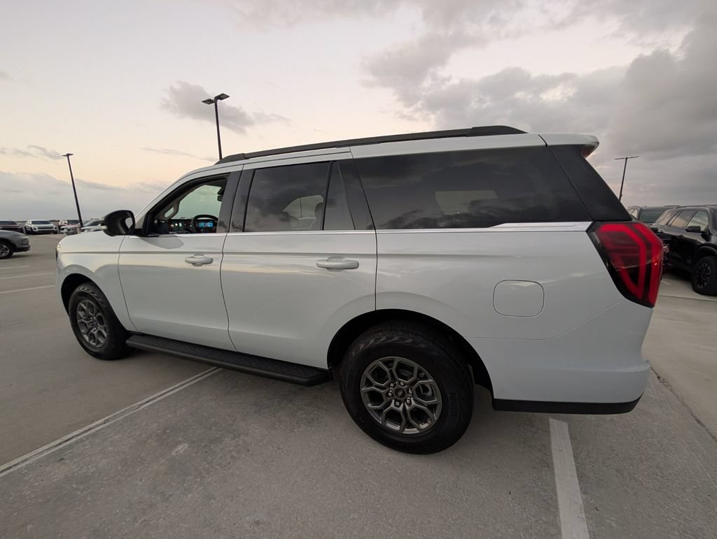 New 2026 Ford Expedition Active RWD image 9