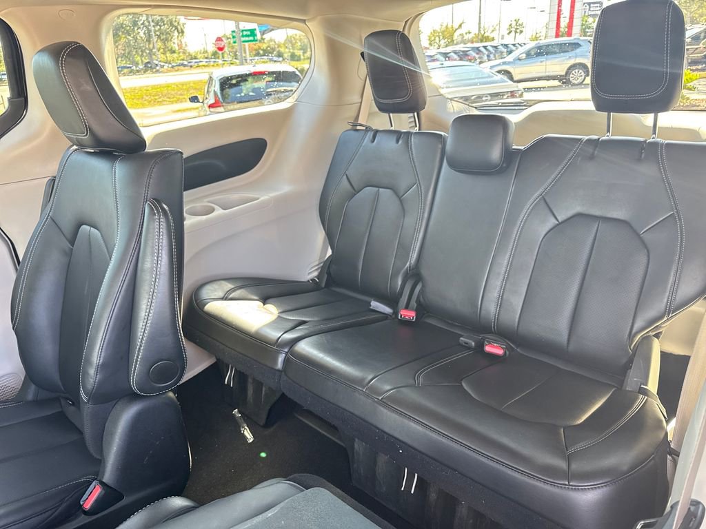 Used 2024 Chrysler Pacifica Select image 53