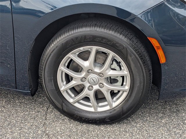 Used 2025 Chrysler Pacifica Select image 10