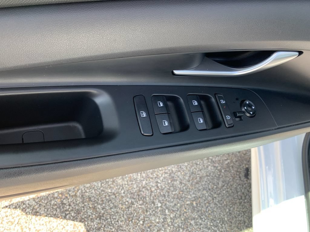 Used 2024 Hyundai Elantra SEL FWD image 13