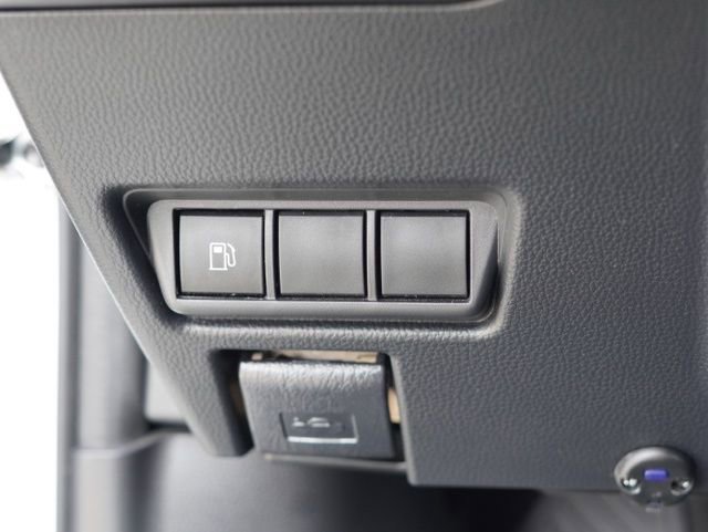 Used 2023 Toyota Prius XLE image 18