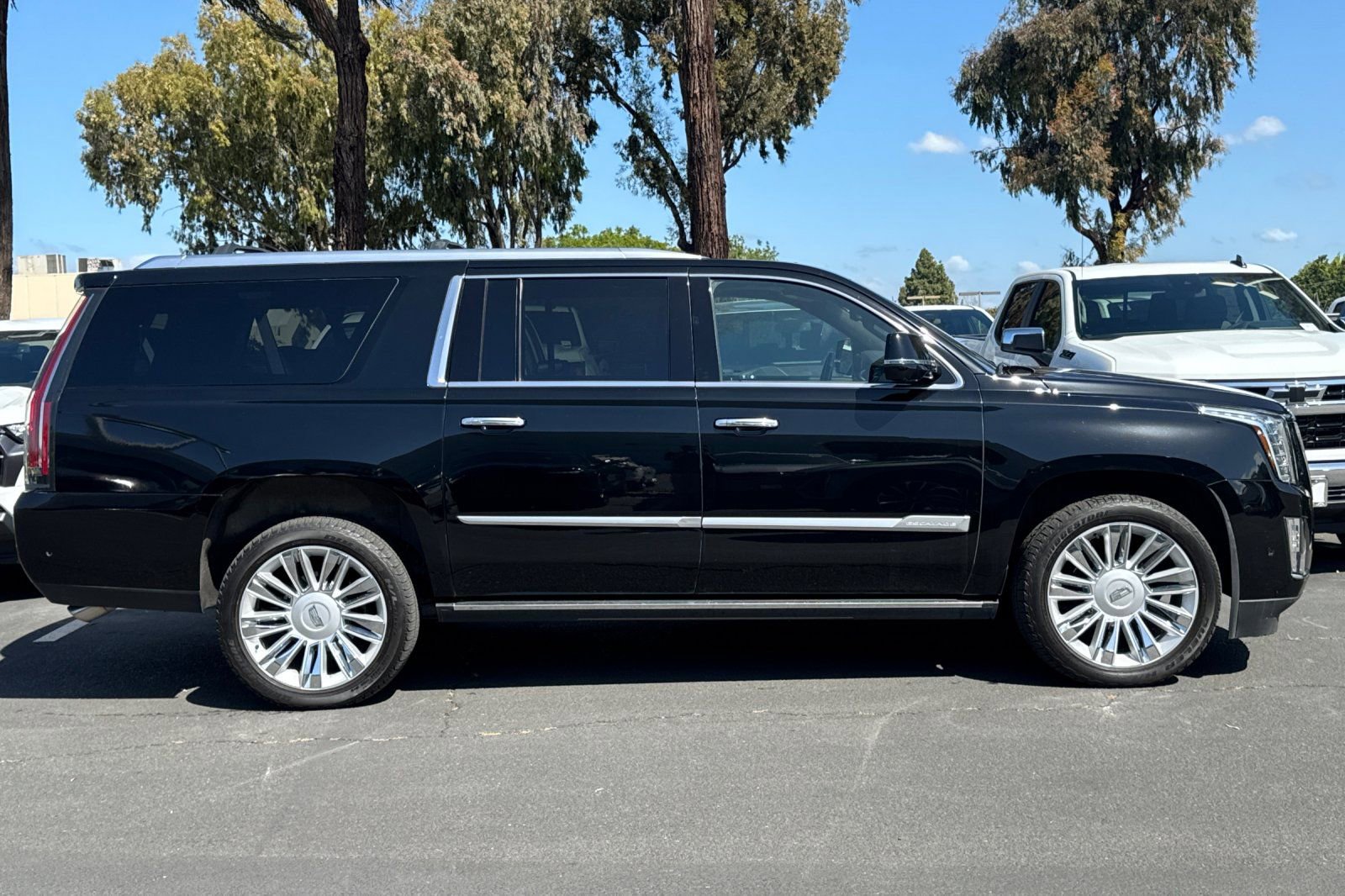 Used 2019 Cadillac Escalade ESV Platinum image 4