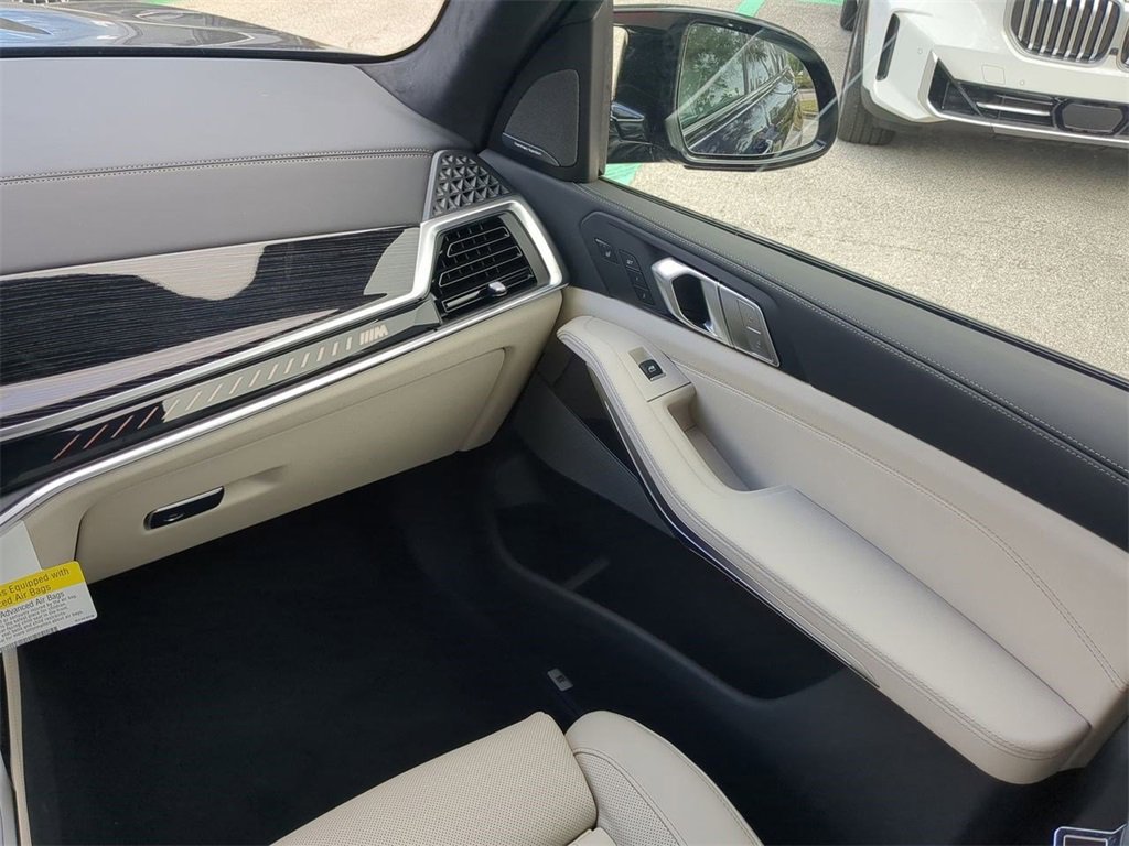 New 2026 BMW X7 M60i image 17