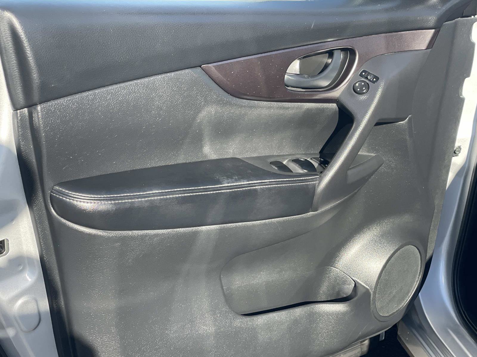 Used 2018 Nissan Rogue Sport S image 15