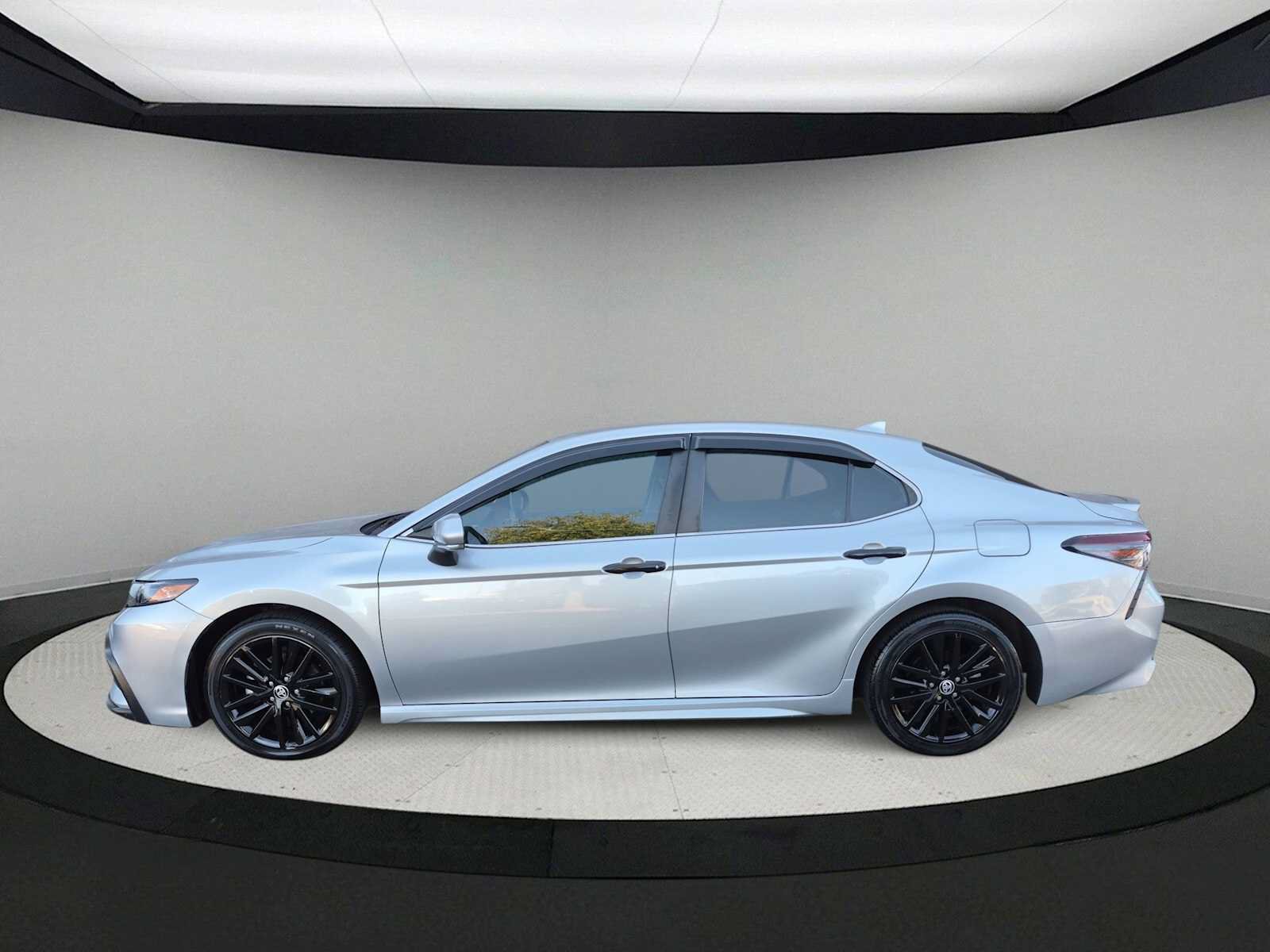 Used 2023 Toyota Camry SE FWD image 5