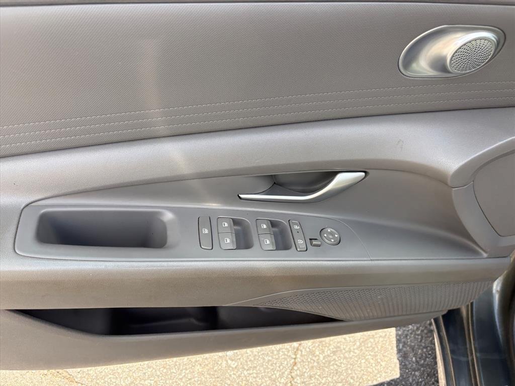Used 2024 Hyundai Elantra SE FWD image 18