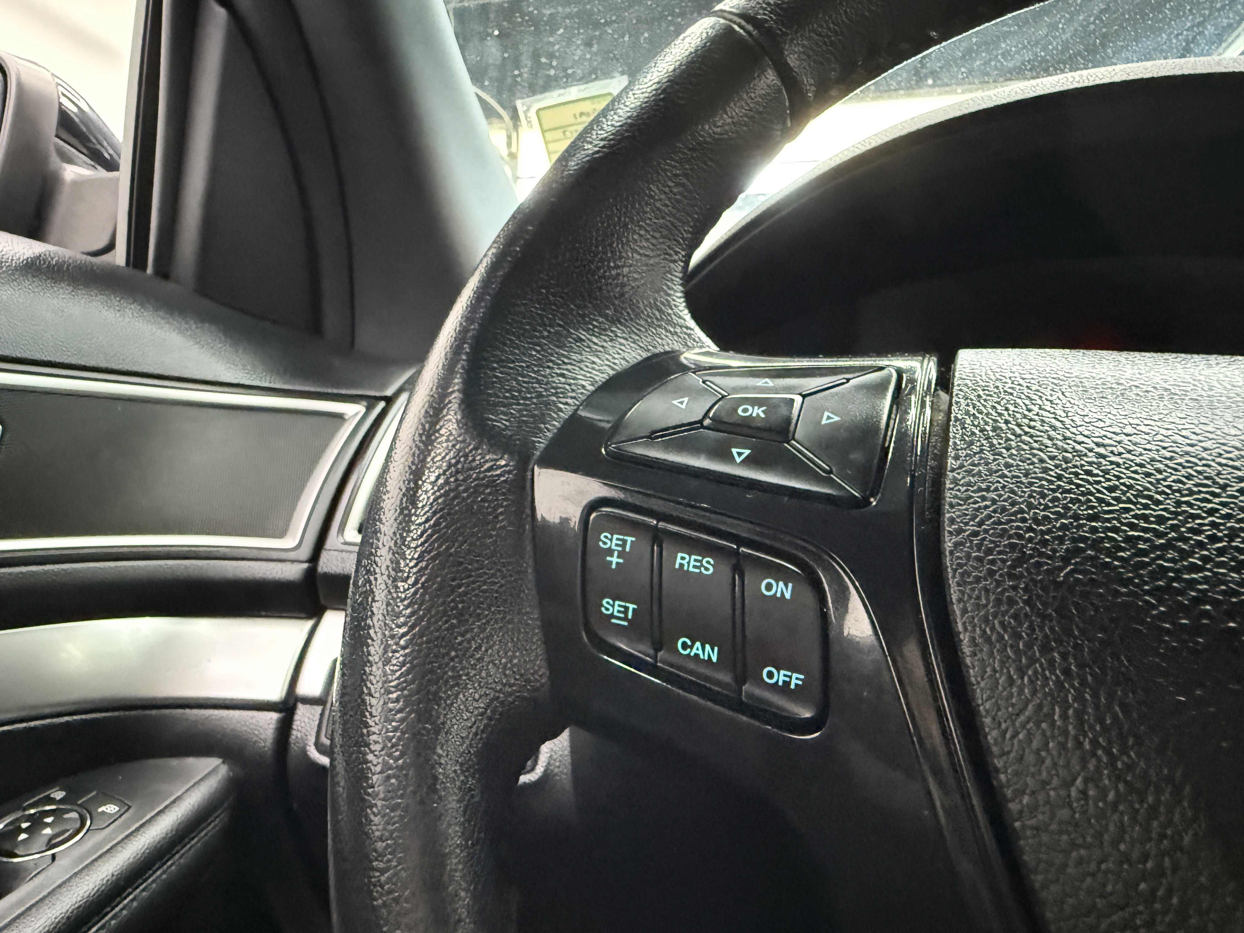 Used 2017 Ford Explorer XLT image 14