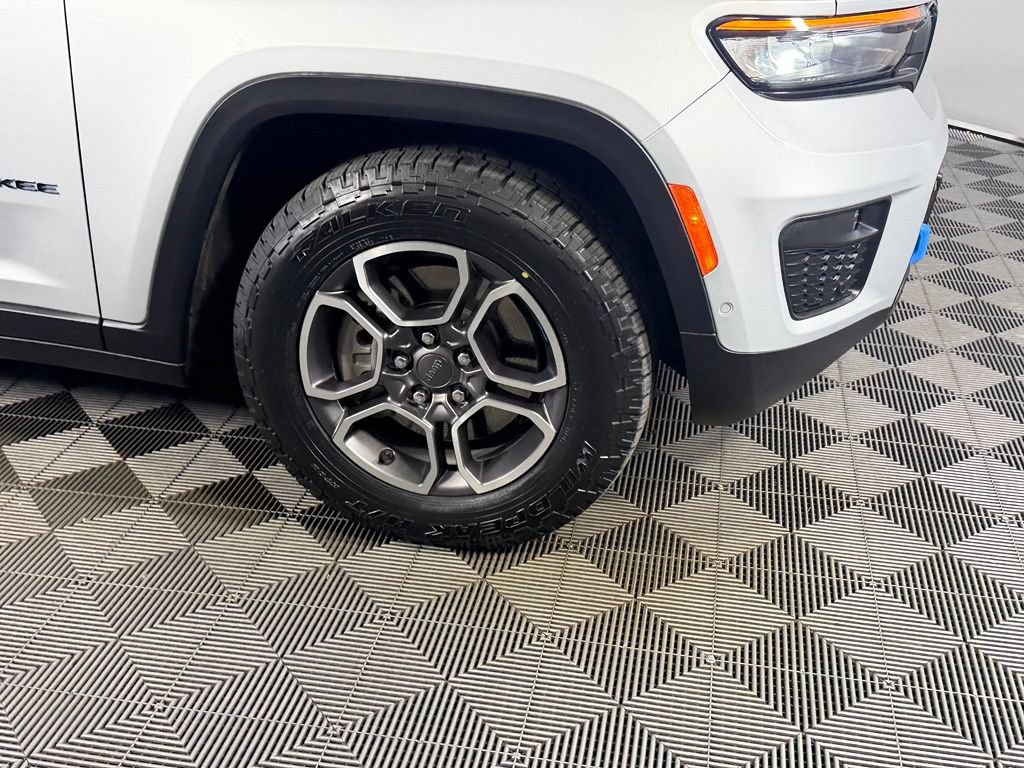 Used 2023 Jeep Grand Cherokee Trailhawk w/ Advanced Protech Group II AWD/4WD image 11