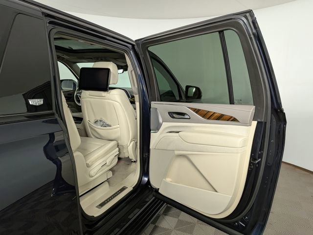 Used 2021 Cadillac Escalade ESV Sport Platinum image 40