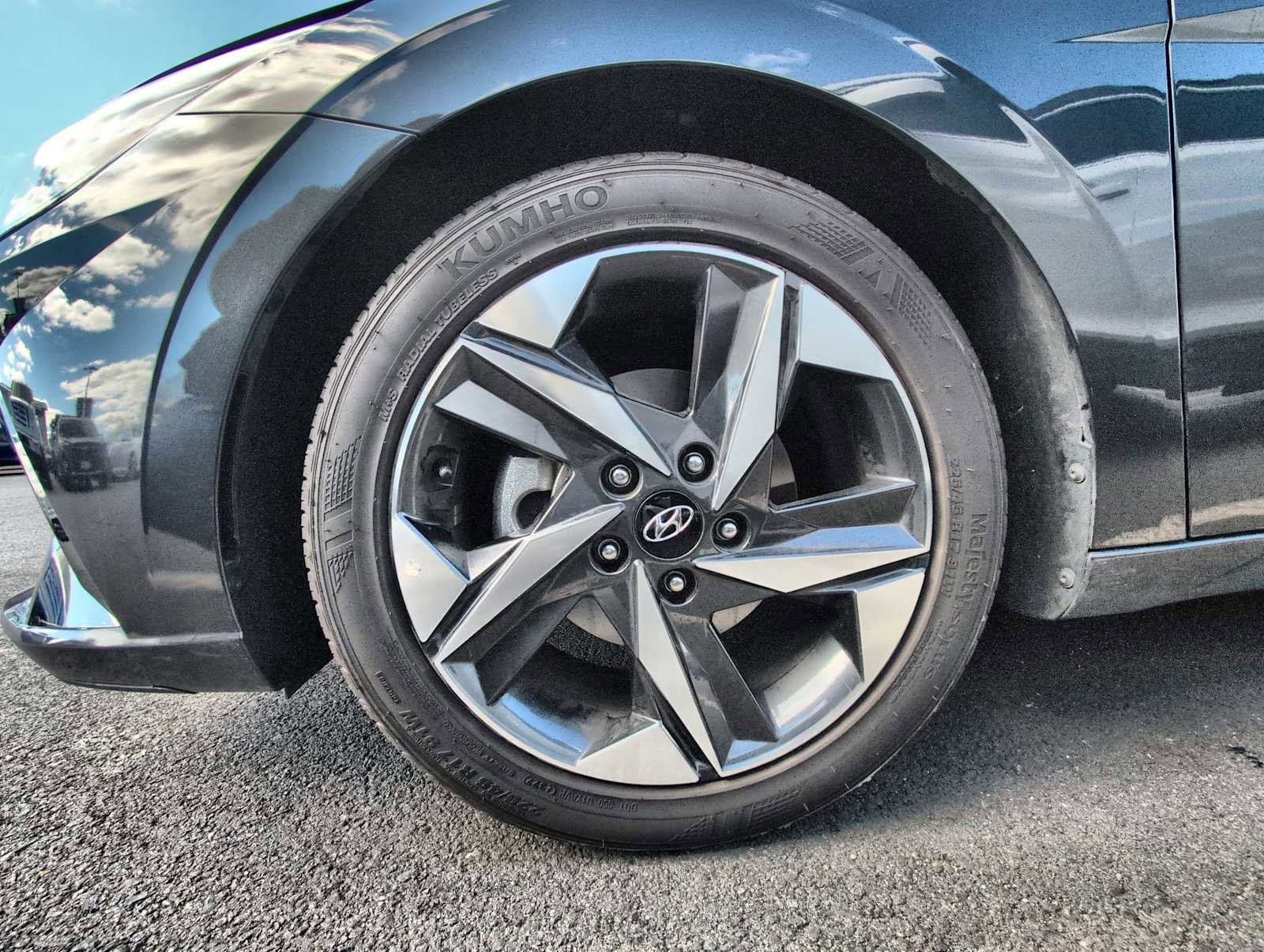 Used 2023 Hyundai Elantra Limited image 14