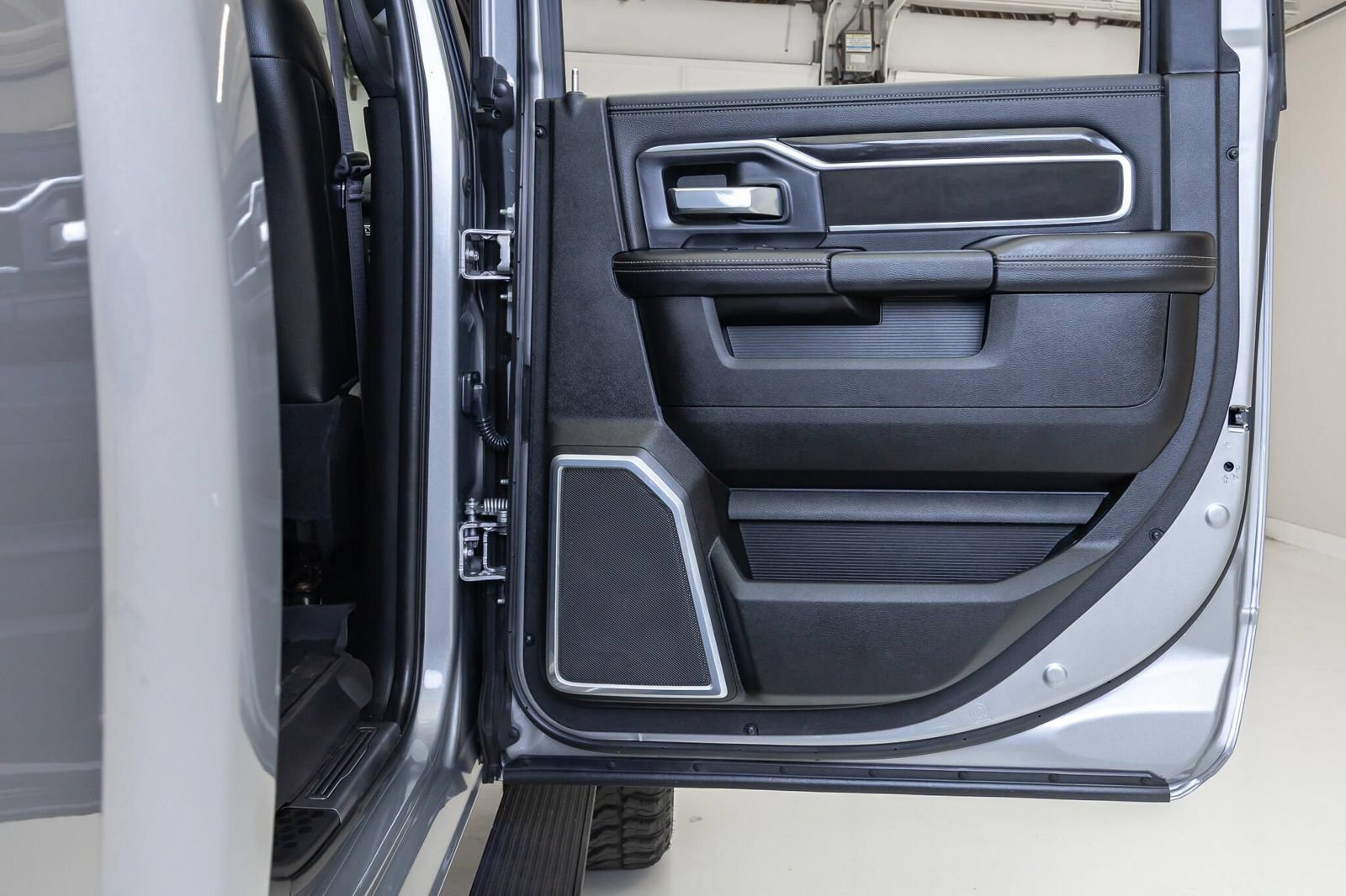 Used 2022 RAM 2500 Laramie AWD/4WD image 47