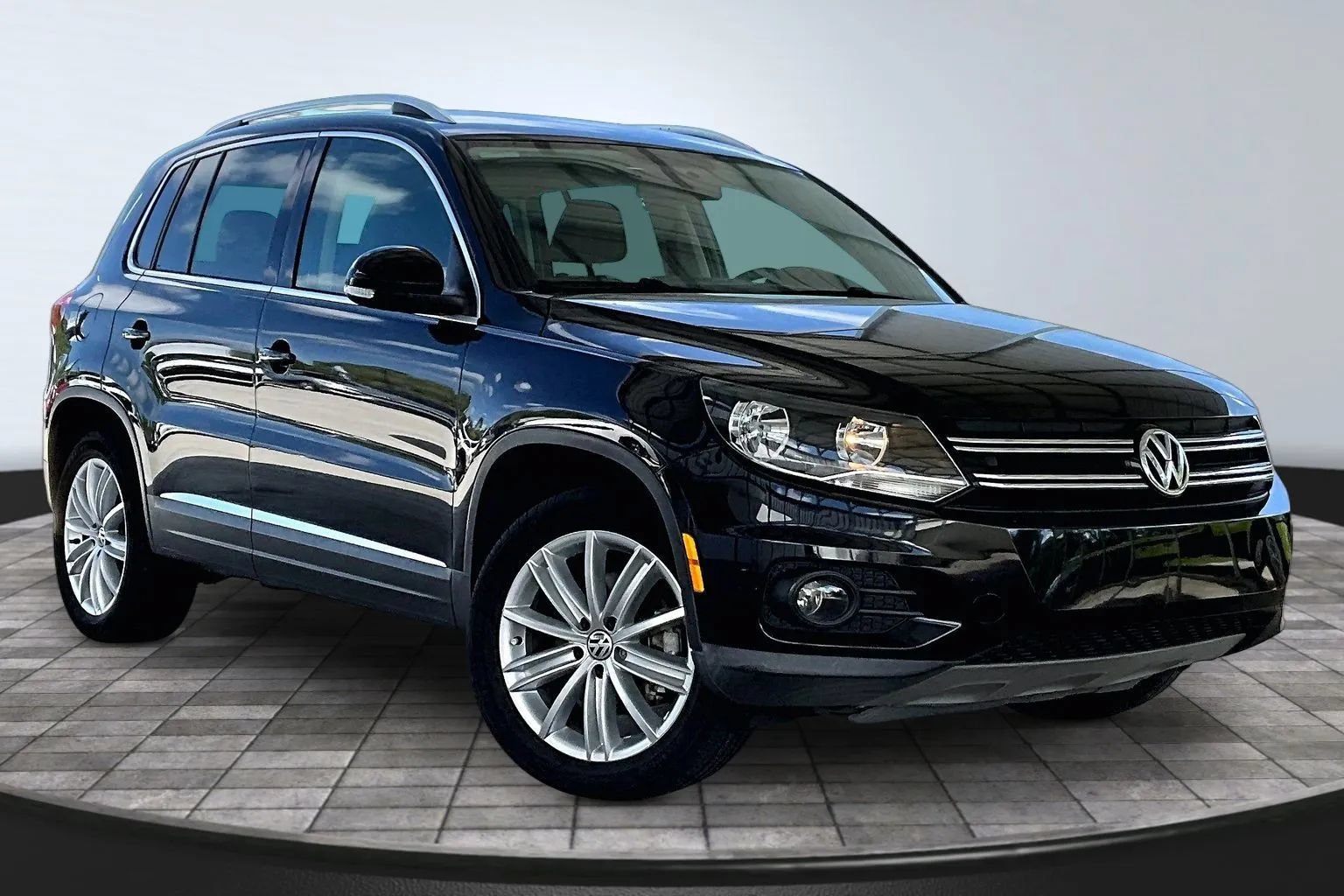 Used 2014 Volkswagen Tiguan SE FWD image 3
