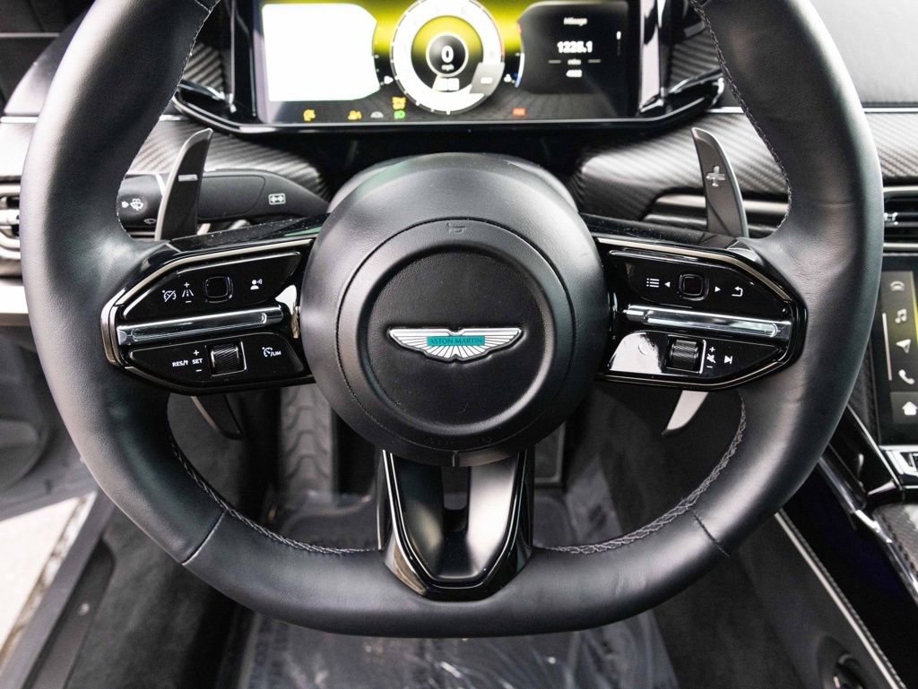 Used 2025 Aston Martin V8 Vantage Coupe image 30