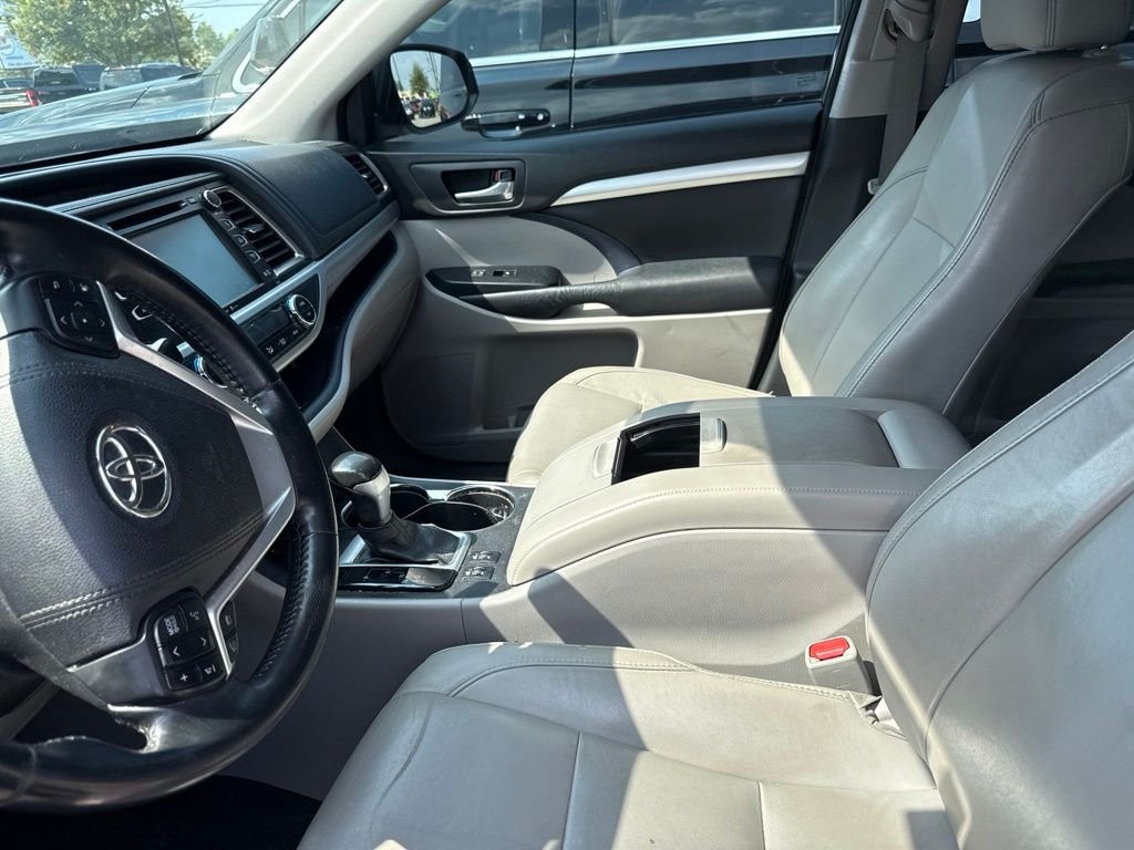 Used 2015 Toyota Highlander XLE FWD image 7