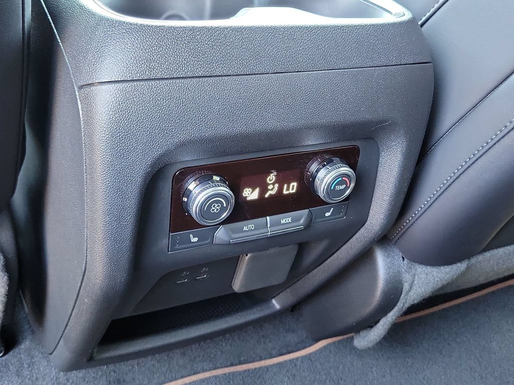 Used 2026 GMC Acadia AT4 w/ Luxury Package AWD/4WD image 21