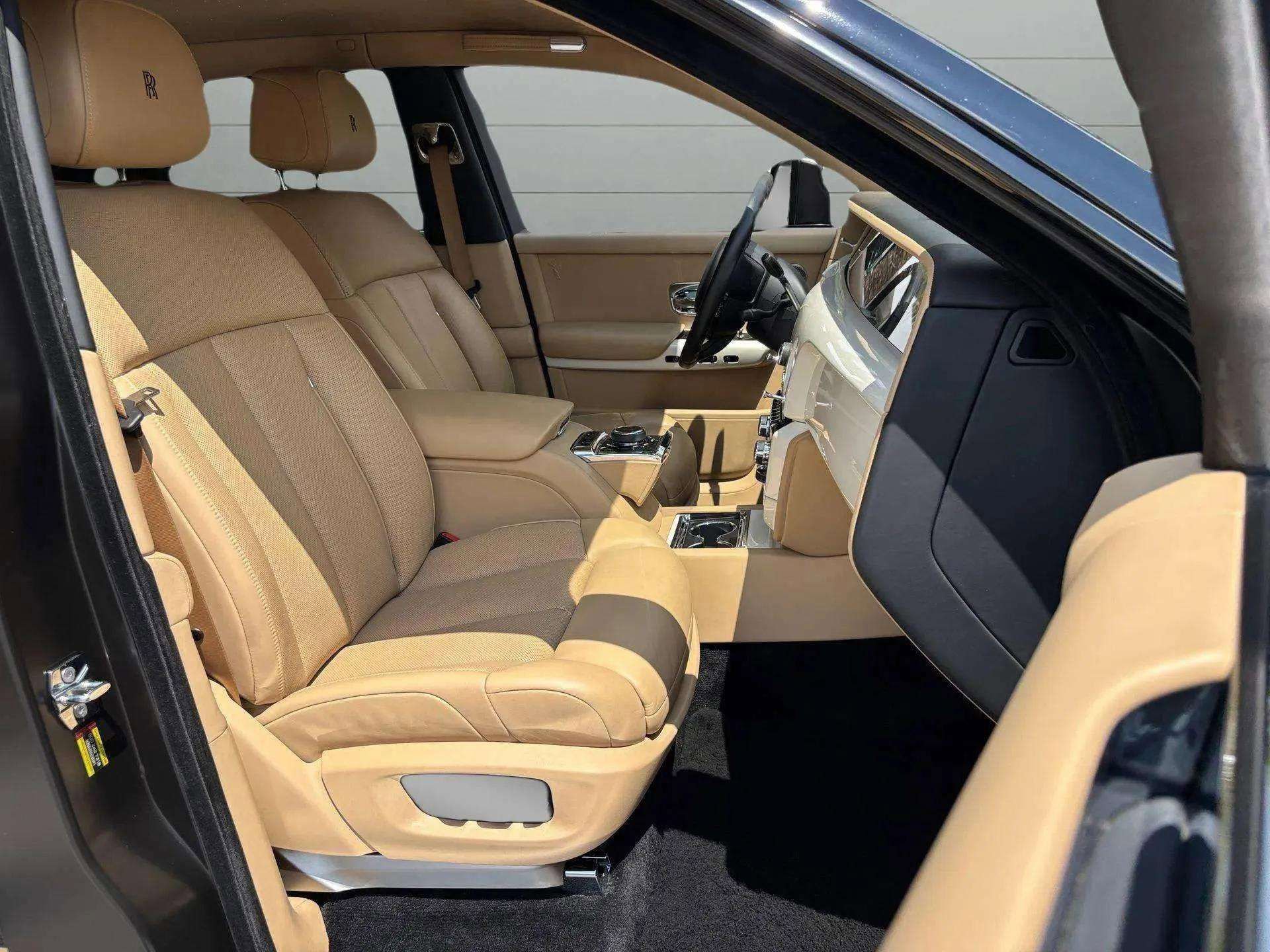 Used 2019 Rolls-Royce Phantom Sedan image 21