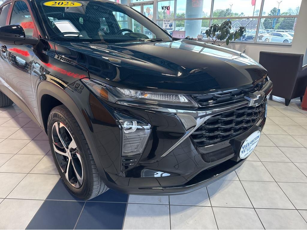 Used 2025 Chevrolet Trax RS FWD image 5