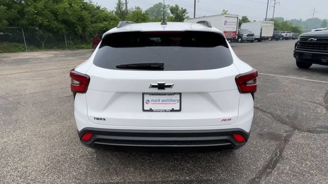 New 2026 Chevrolet Trax RS w/ Sunroof Package FWD image 9