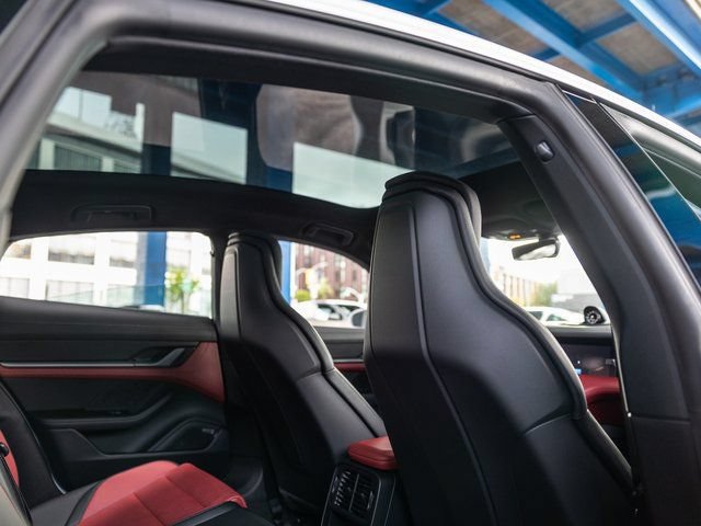 New 2025 Porsche Taycan 4S AWD/4WD image 40