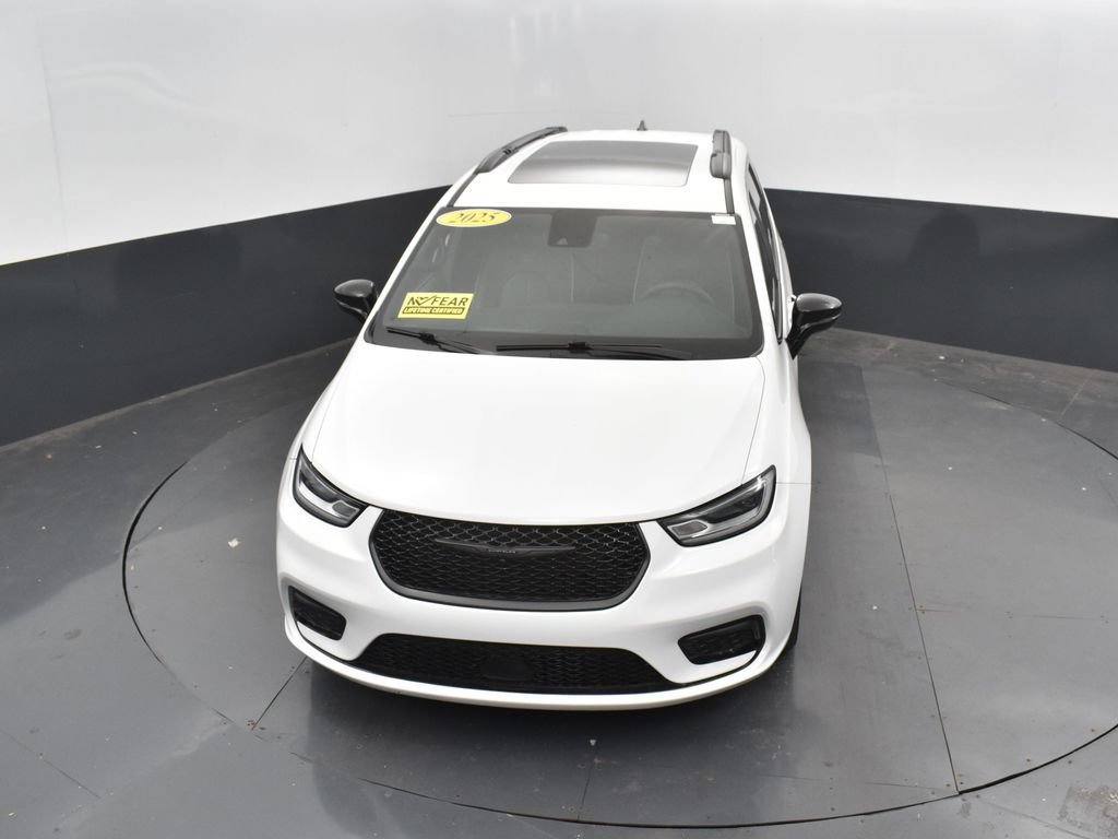 Used 2025 Chrysler Pacifica Limited FWD image 42
