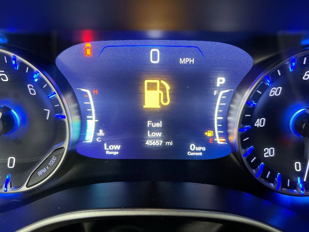 Used 2024 Chrysler Pacifica Touring-L image 13