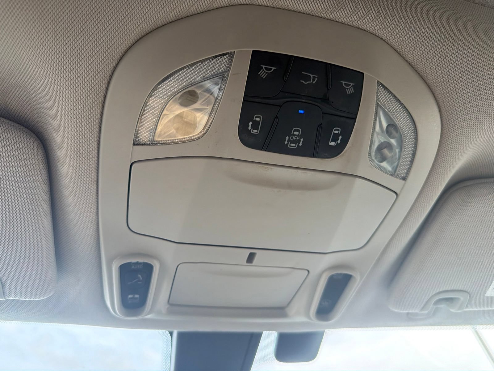 Used 2018 Chrysler Pacifica Limited FWD image 16