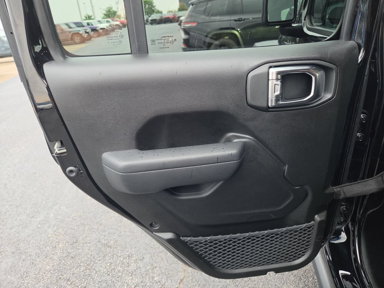 Used 2025 Jeep Wrangler Unlimited Sport AWD/4WD image 15