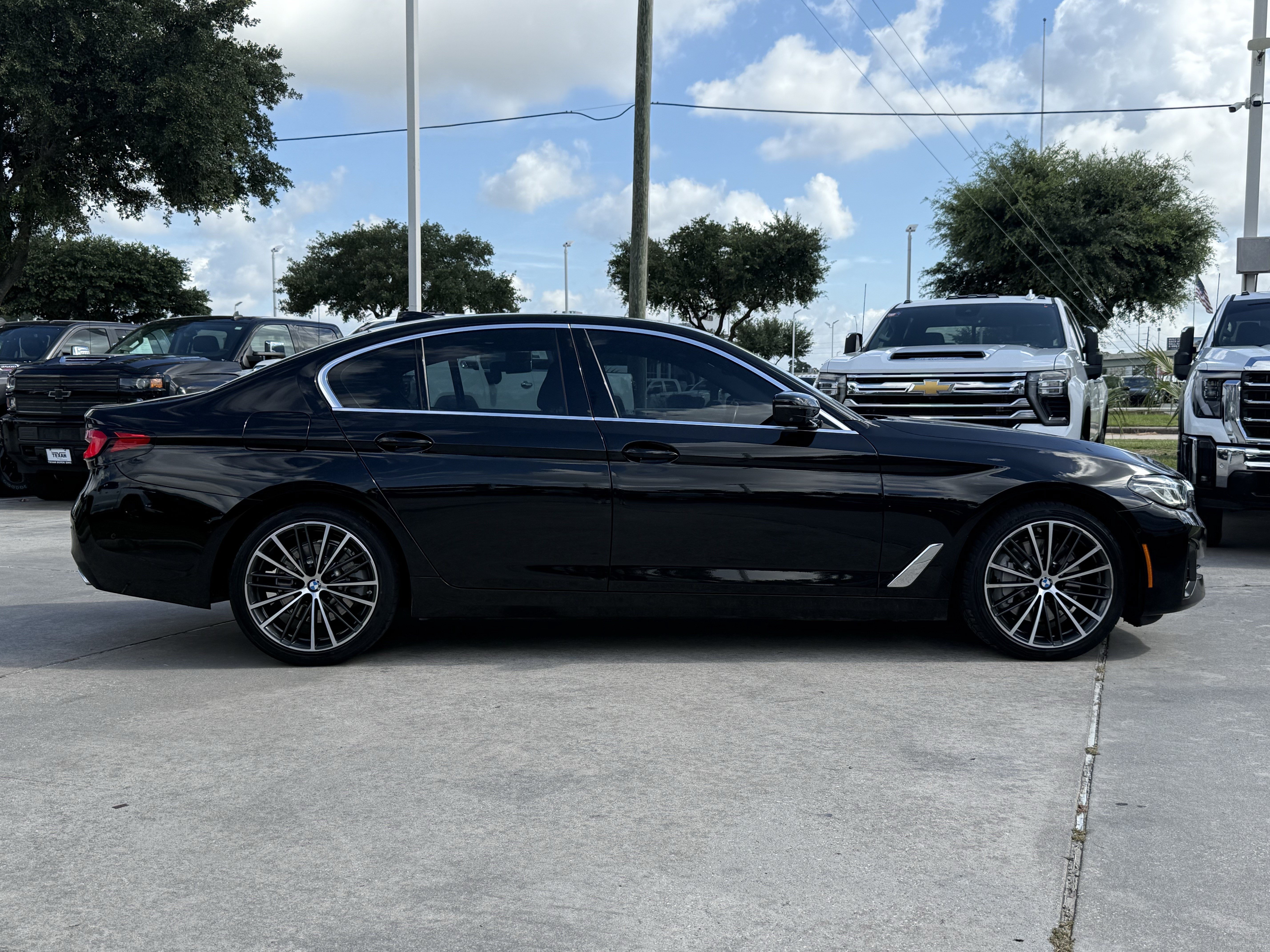 Used 2021 BMW 530i w/ Convenience Package RWD image 3