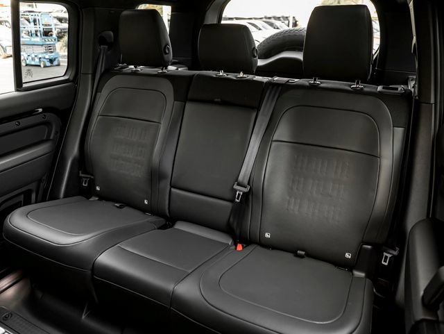 New 2026 Land Rover Defender 110 OCTA AWD/4WD image 31