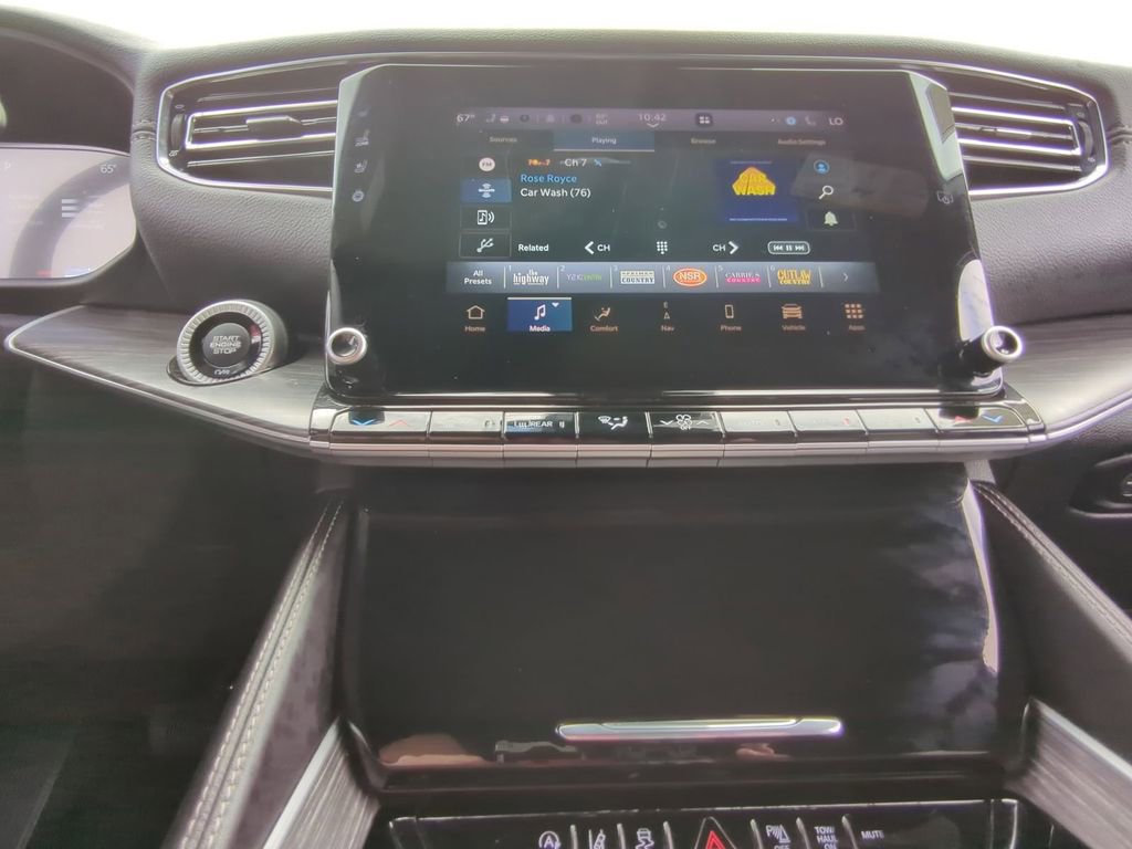 Used 2023 Jeep Wagoneer L Series III w/ Preferred Equipment Group image 16