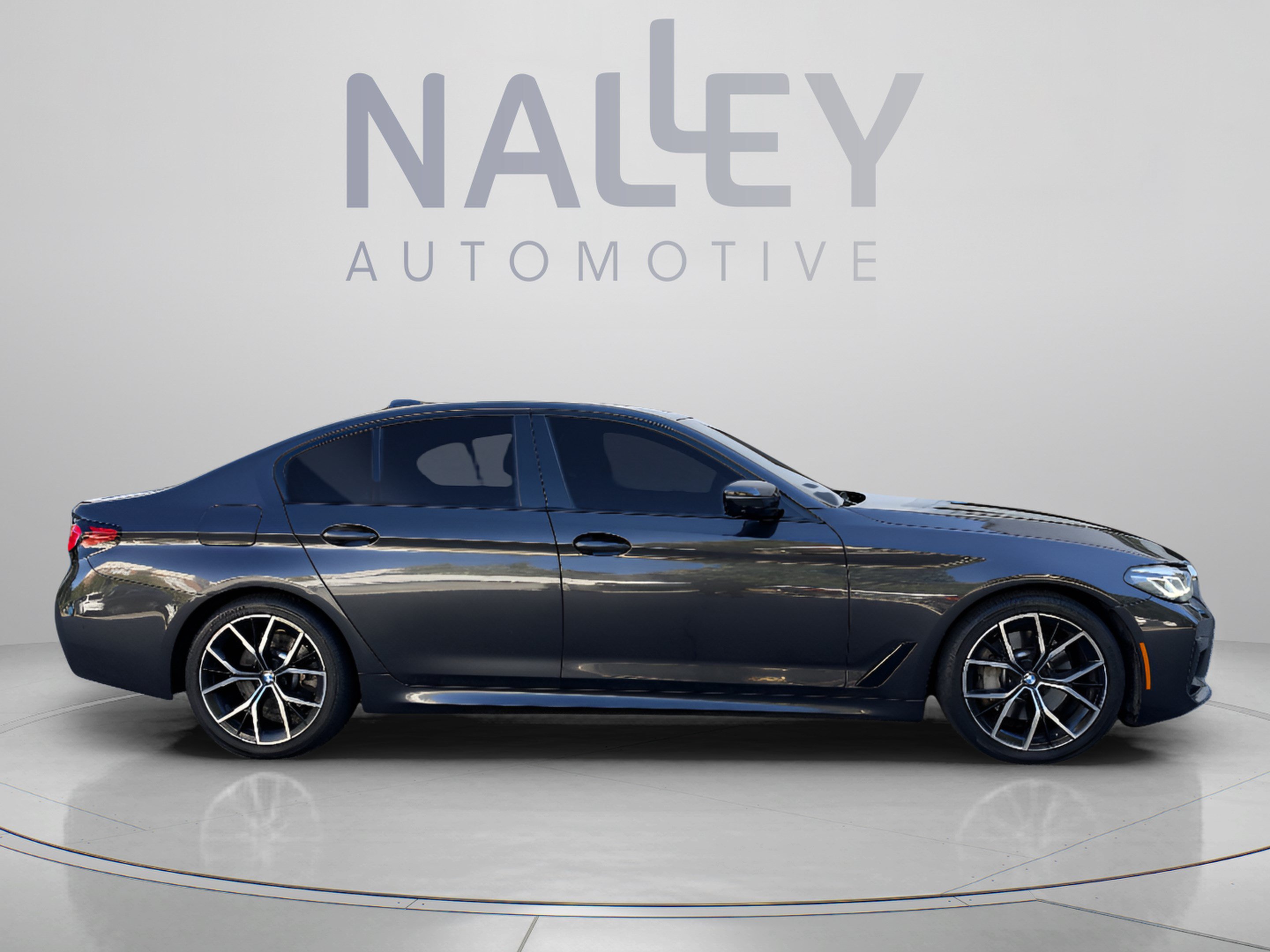Used 2021 BMW 530i xDrive AWD/4WD image 4