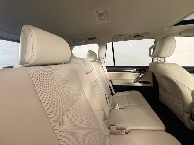 Used 2020 Lexus GX 460 Premium w/ Premium Package AWD/4WD image 31