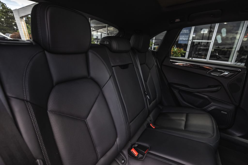 Used 2022 Porsche Macan S AWD/4WD image 30