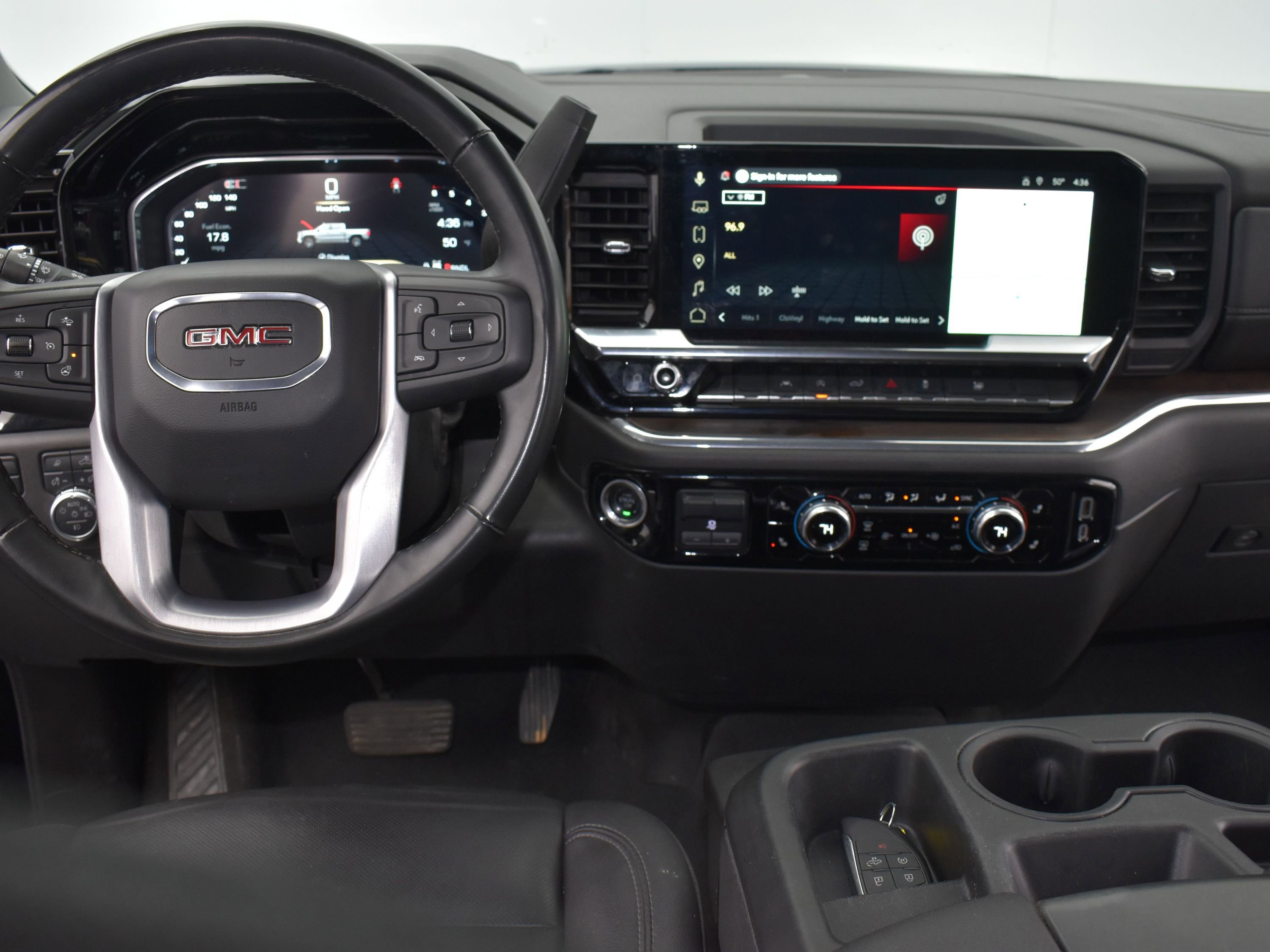 Used 2025 GMC Sierra 1500 SLT image 20