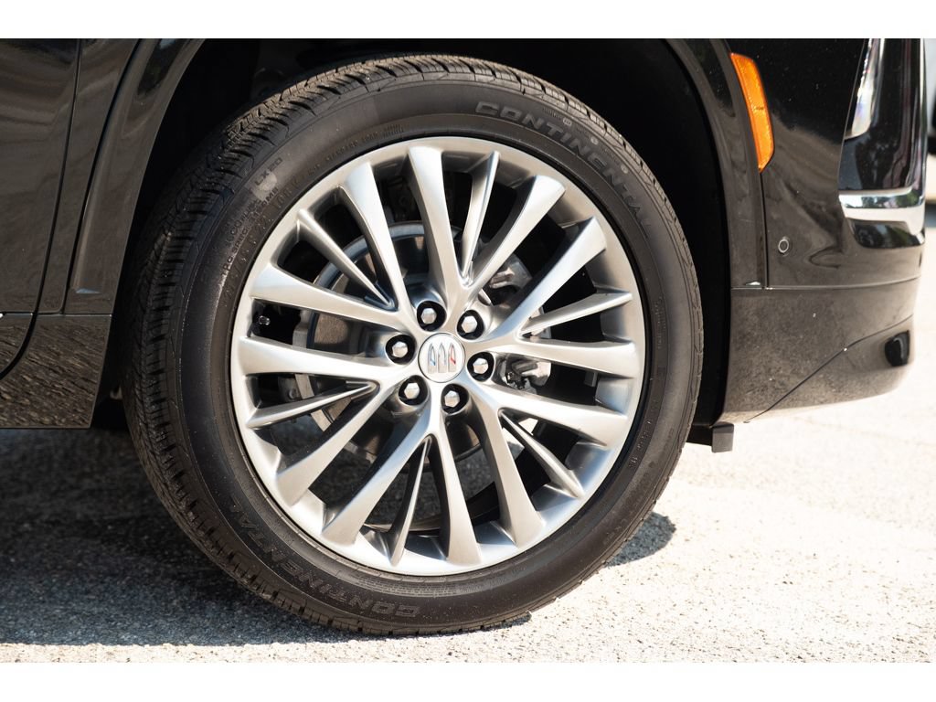 Used 2025 Buick Enclave Avenir w/ Super Cruise Package FWD image 10