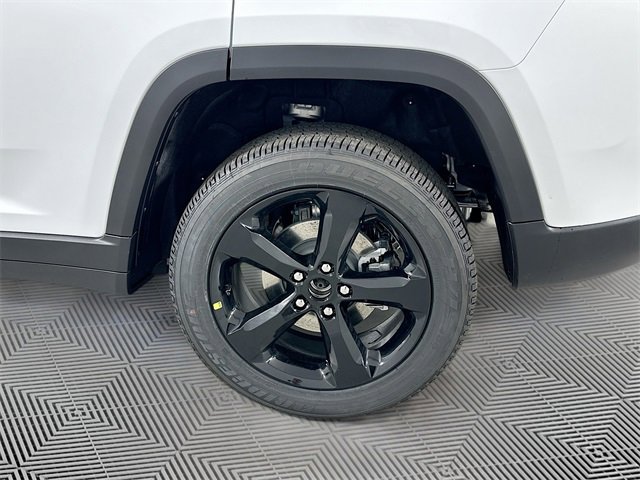 New 2025 Jeep Grand Cherokee Altitude image 16